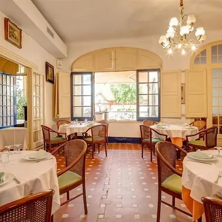 La Santa Maria 3* סיטגס